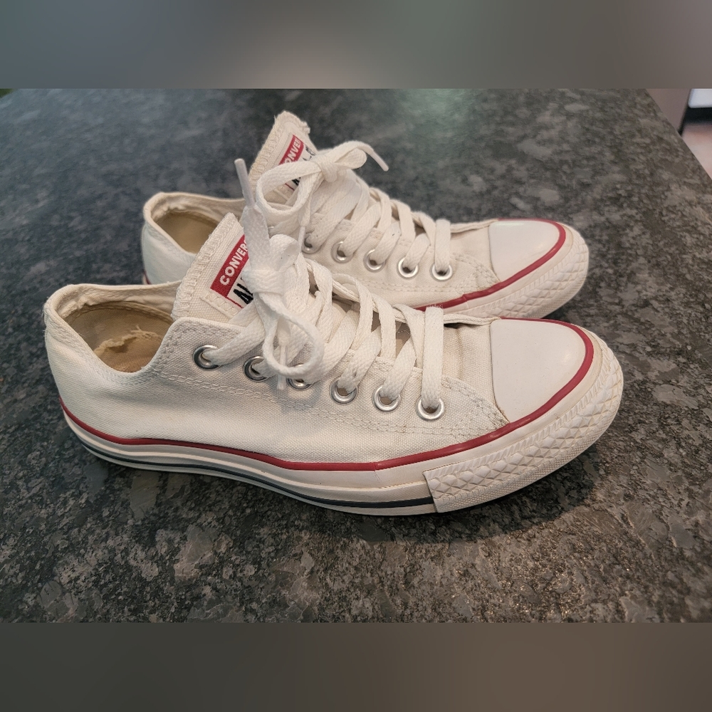 White Classic Chuck Taylor Converse 7 women 7w